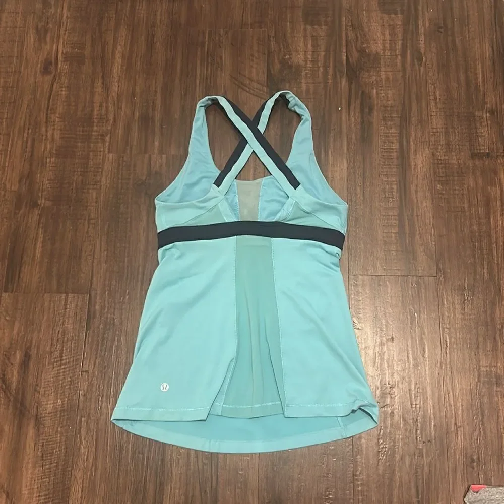 Lululemon Blue Workout Top w Built in Bra, Size 8